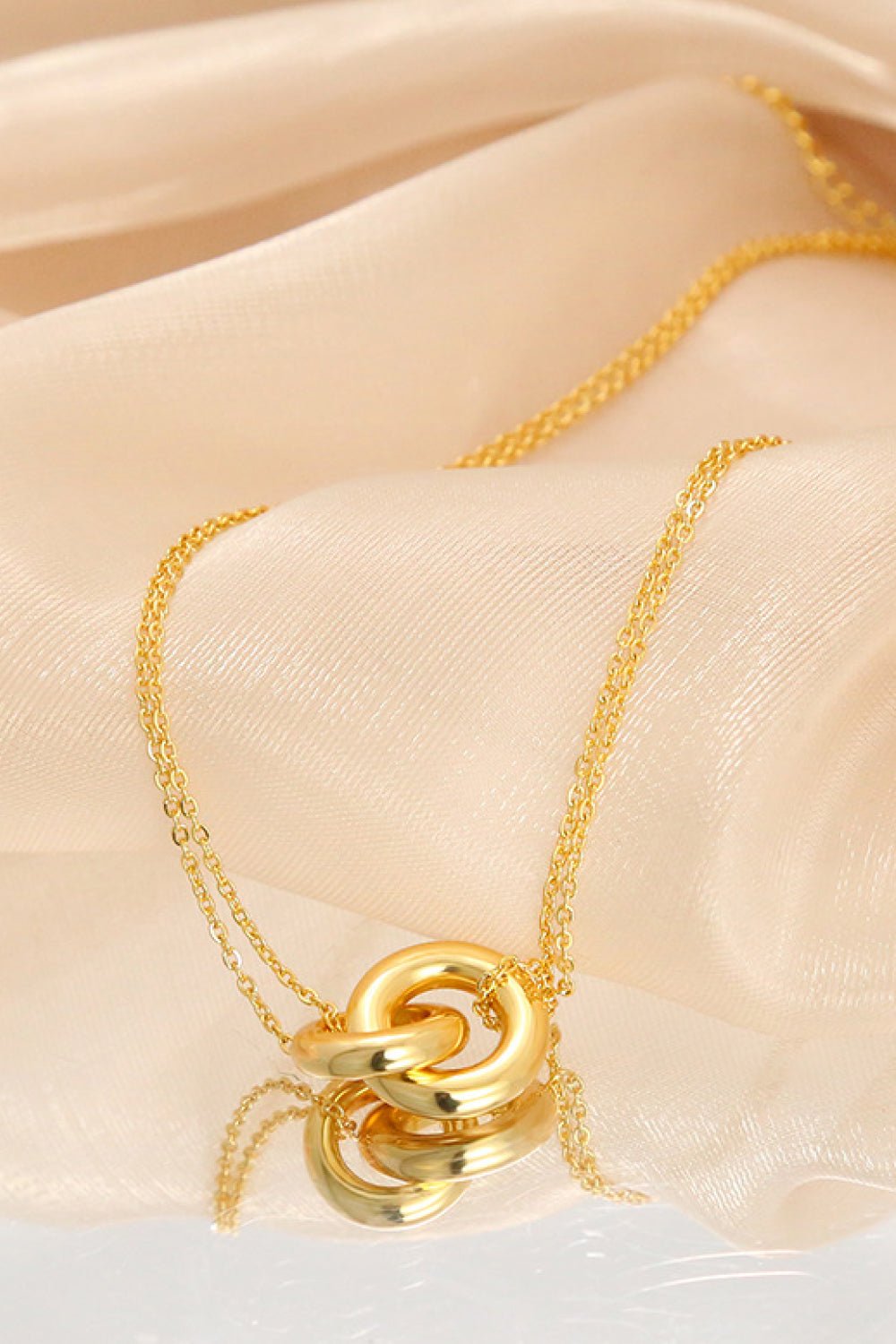 Linked Ring Pendant Chain Necklace - Coolpeacock